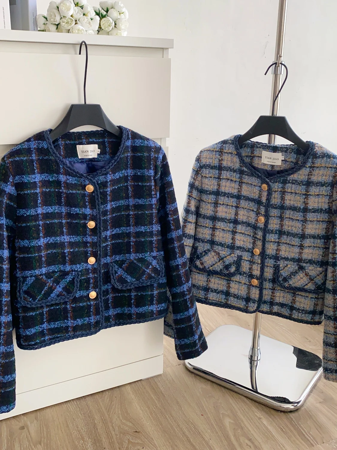 Faionable ort Coat Женское круглое пальто Ne Metal Button French Sle Свободный крой Длинный клетчатый топ све для осенне-зимних женщин
Faionable ort Coat Женское круглое пальто Ne Metal Button French Sle Свободный крой Длинный клетчатый топ све для осенне-зимних женщин