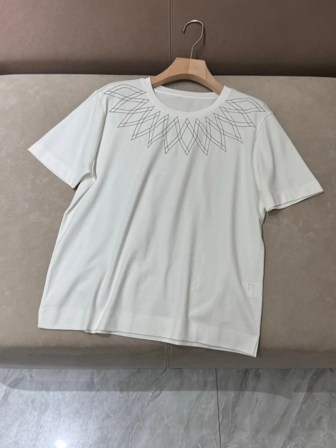 New Spring And Summer Women'S High-Quality Heavy-Duty Beaded Round Neck Short-Sleeved T-Shirt Fashionable And Versatile
New Spring And Summer Women'S High-Quality Heavy-Duty Beaded Round Neck Short-Sleeved T-Shirt Fashionable And Versatile