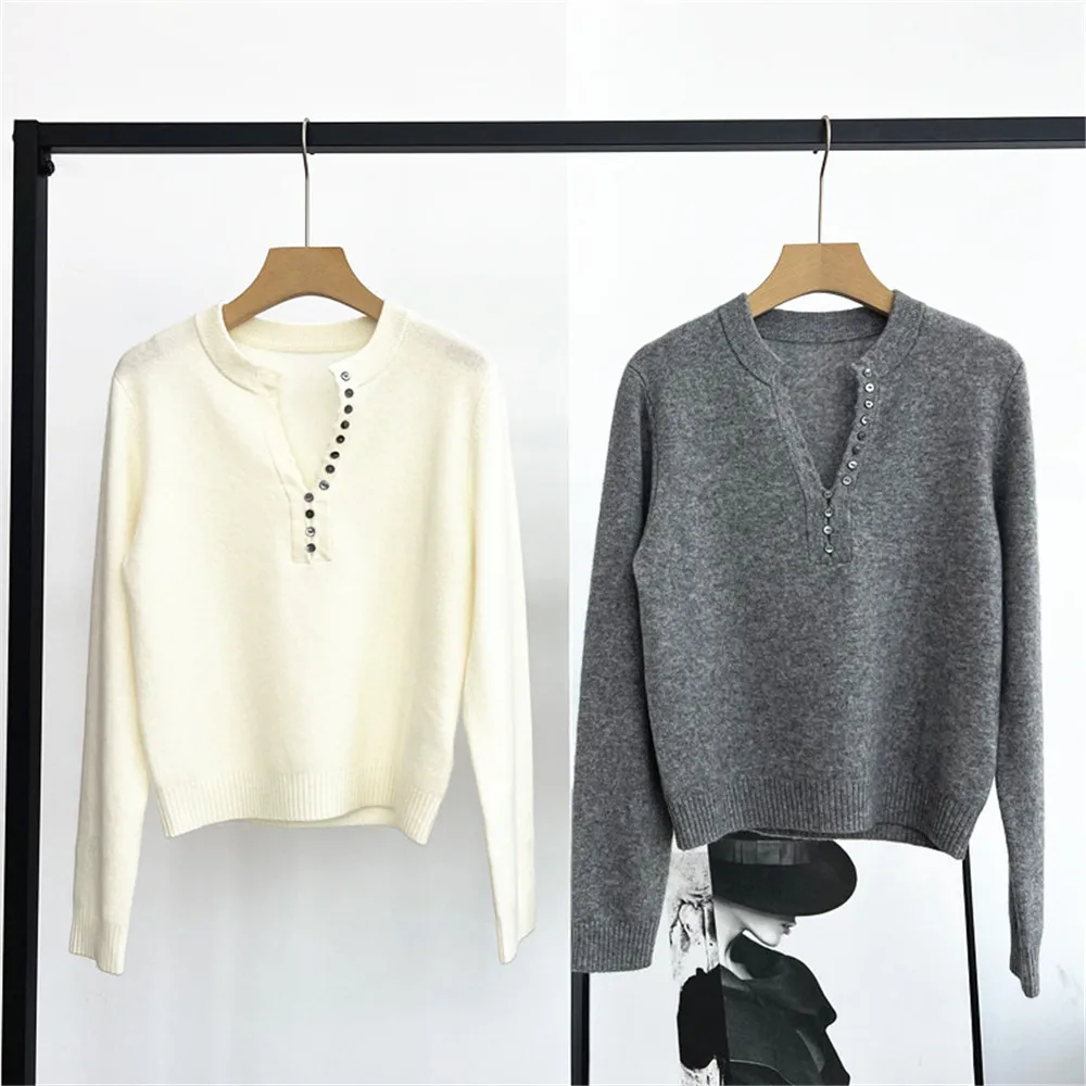 25 Autumn/Winter New Product Women's V-neck Half Open Chest Button Long Sleeve Cashmere Knitted Sweater
25 Autumn/Winter New Product Women's V-neck Half Open Chest Button Long Sleeve Cashmere Knitted Sweater