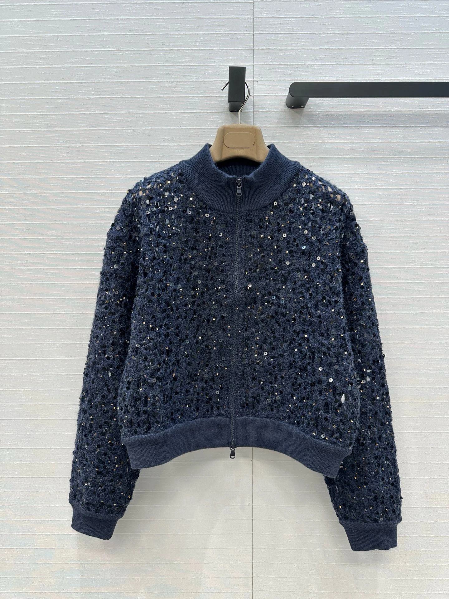 Повседневная бейсбольная куртка с тяжелой вышивкой из бисера, открытый кардиган из смеси Camere, верхняя одежда для женщин
Повседневная бейсбольная куртка с тяжелой вышивкой из бисера, открытый кардиган из смеси Camere, верхняя одежда для женщин