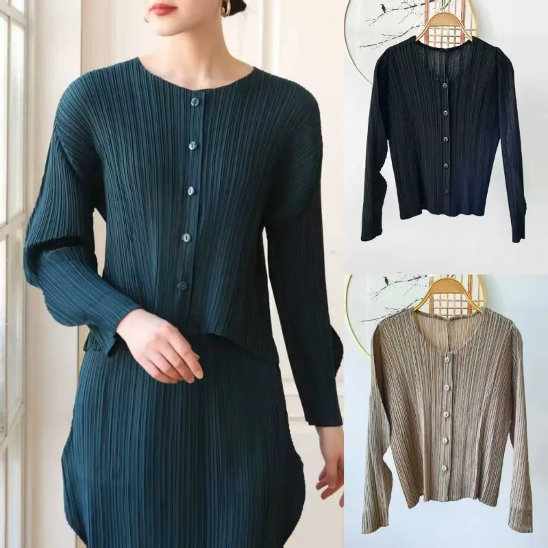 Miyake Pleated Shirt 2025 Fall/Spring Collection Premium Pleats Plisse Shirt Soft Lightweight Versatile Outerwear Fold Top
Miyake Pleated Shirt 2025 Fall/Spring Collection Premium Pleats Plisse Shirt Soft Lightweight Versatile Outerwear Fold Top