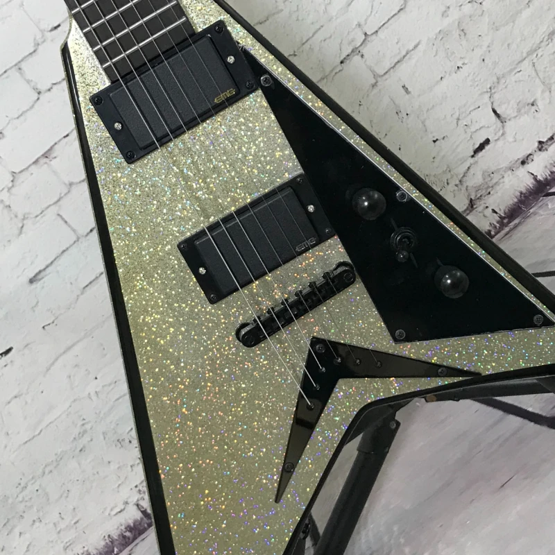 Sparkle Silver Colour V-Shaped Electric Guitar Black Hardware High Output Pickups Fixed Bridge Rock Music Free Shipping
Sparkle Silver Colour V-Shaped Electric Guitar Black Hardware High Output Pickups Fixed Bridge Rock Music Free Shipping