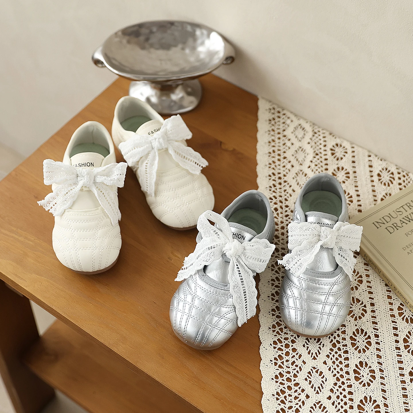 Kids'Casual Shoes Sneakers PU Leather Sequin Spring Shoes For Girls Hook and Loop Soft Bottom Silver Beige Shoes Size 26-30
Kids'Casual Shoes Sneakers PU Leather Sequin Spring Shoes For Girls Hook and Loop Soft Bottom Silver Beige Shoes Size 26-30