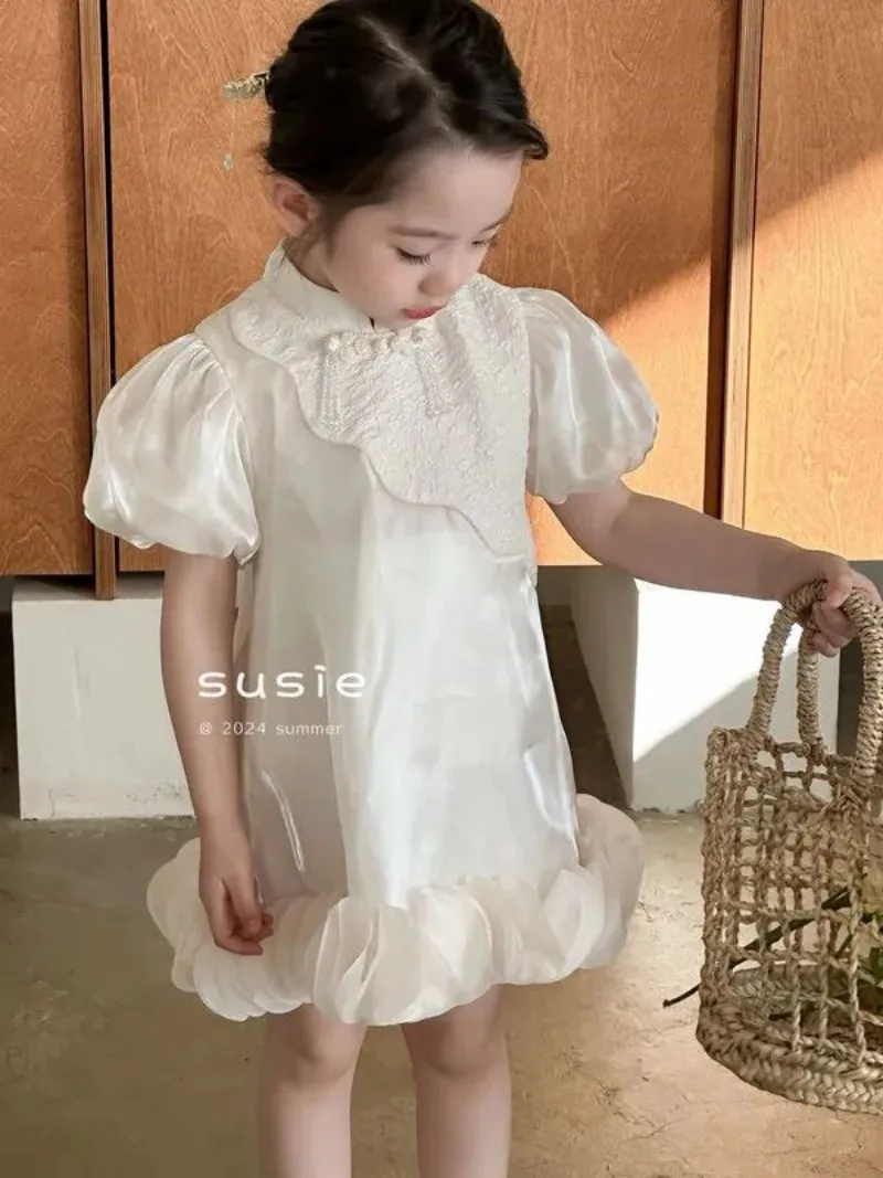 Girls Cheongsam Dress 2025 Summer New Chinese Style New Children's Buckle Petal Flowing Light Dress
Girls Cheongsam Dress 2025 Summer New Chinese Style New Children's Buckle Petal Flowing Light Dress