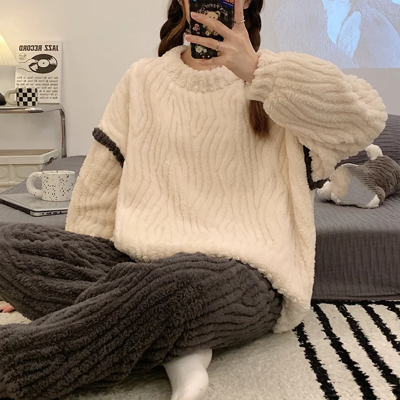 Women's Coral Fleece Pajama Set Flannel Winter Warm Sleepwear Cozy Comfortable Loungewear Homewear Autumn New Model Nightwear
Women's Coral Fleece Pajama Set Flannel Winter Warm Sleepwear Cozy Comfortable Loungewear Homewear Autumn New Model Nightwear