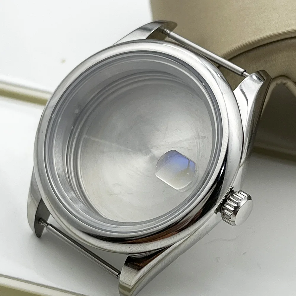 The 36/39mm model of NH35 men's watch features a water-resistant case made of silver stainless steel and blue sapphire glass.
The 36/39mm model of NH35 men's watch features a water-resistant case made of silver stainless steel and blue sapphire glass.