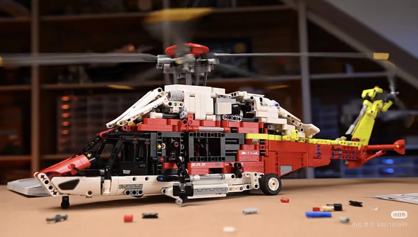 Технический спасательный вертолет Airbus H175, образовательная модель, совместимые строительные блоки, вращающиеся роторы, моторизованные детские игрушки
Технический спасательный вертолет Airbus H175, образовательная модель, совместимые строительные блоки, вращающиеся роторы, моторизованные детские игрушки