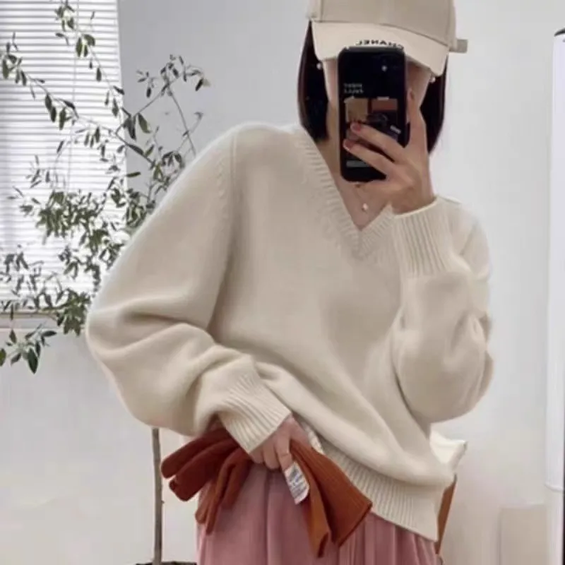 100% Merino Wool Korean Women's Casual Sporty Fashion Tops Autumn Winter Long Sleeve V-neck Pullover Basic Bottoming Knitwear
100% Merino Wool Korean Women's Casual Sporty Fashion Tops Autumn Winter Long Sleeve V-neck Pullover Basic Bottoming Knitwear