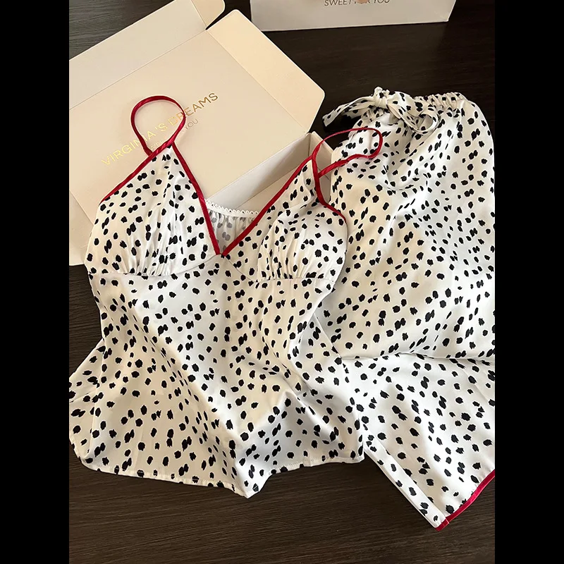 French-style High-end Ice Silk Pajamas for Women Summer Style Pure and Seductive with Bra Pads Camisole and Pants Home Wear Set
French-style High-end Ice Silk Pajamas for Women Summer Style Pure and Seductive with Bra Pads Camisole and Pants Home Wear Set