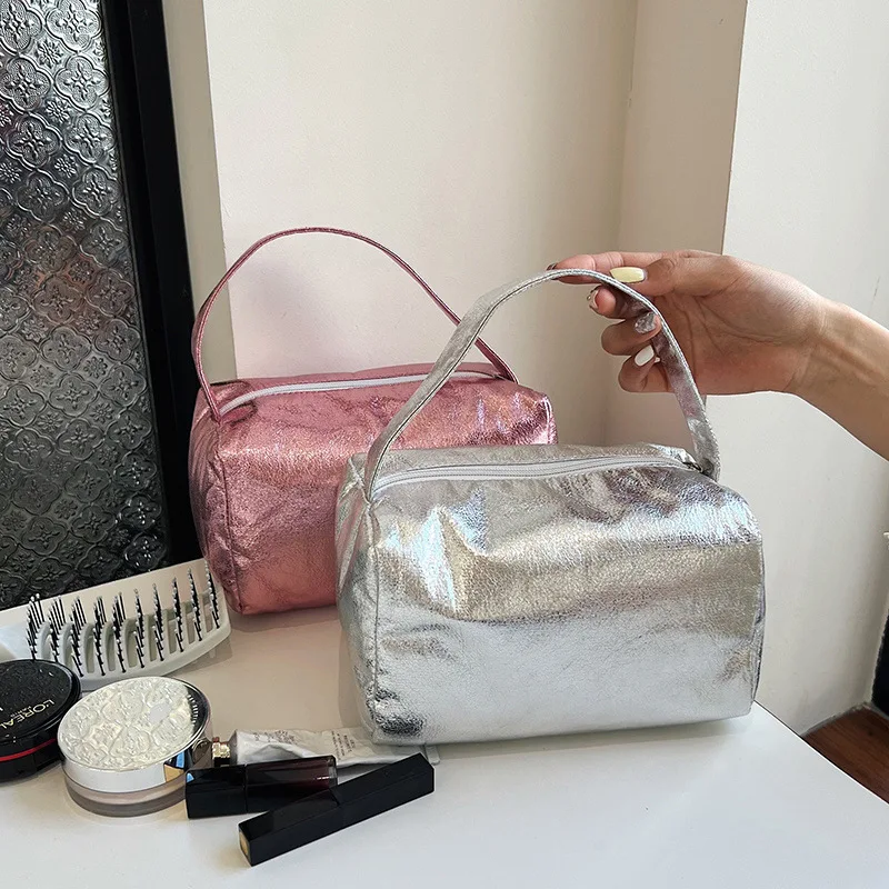 Fashion Silver Makeup Bag Portable Shimmering Cosmetic Lipstick Organizer with Handle Travel-Friendly Toiletry Pouch for Women
Fashion Silver Makeup Bag Portable Shimmering Cosmetic Lipstick Organizer with Handle Travel-Friendly Toiletry Pouch for Women