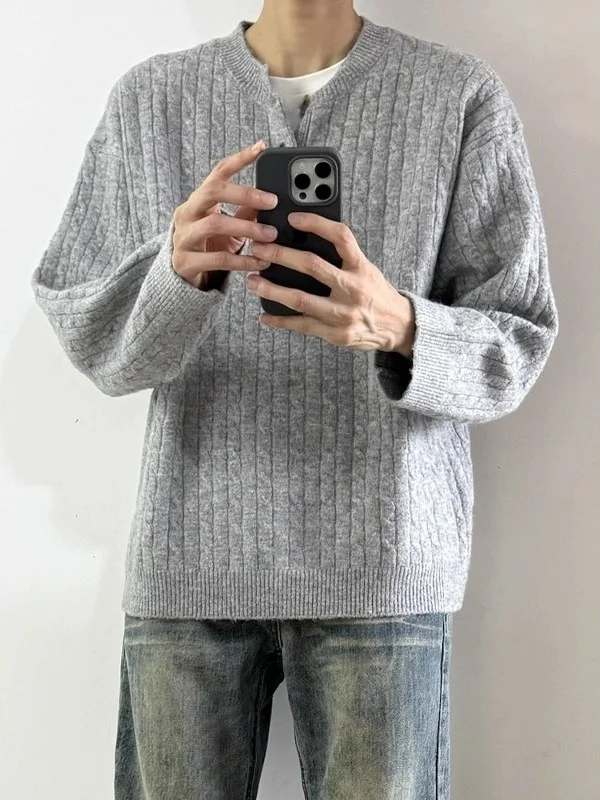 American Retro Twisted Henry Collar Knitwear Men's Loose Casual Sle Autumn Winter Sweater Comfortable Soft Long Sve Top
American Retro Twisted Henry Collar Knitwear Men's Loose Casual Sle Autumn Winter Sweater Comfortable Soft Long Sve Top