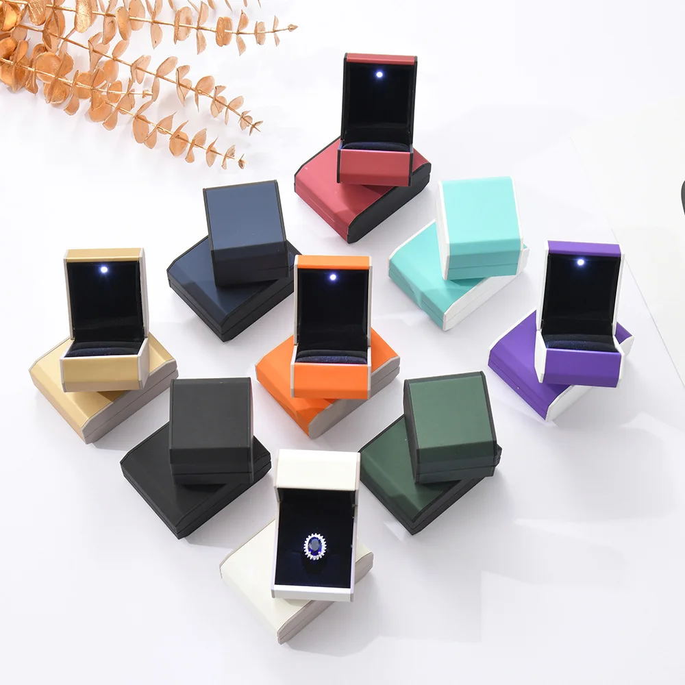 Lacquer Piano Finish Ring Earrings Necklace Pendant Box With Led Light Luxury Plastic Jewelry Organizer Gift Packaging Case New
Lacquer Piano Finish Ring Earrings Necklace Pendant Box With Led Light Luxury Plastic Jewelry Organizer Gift Packaging Case New