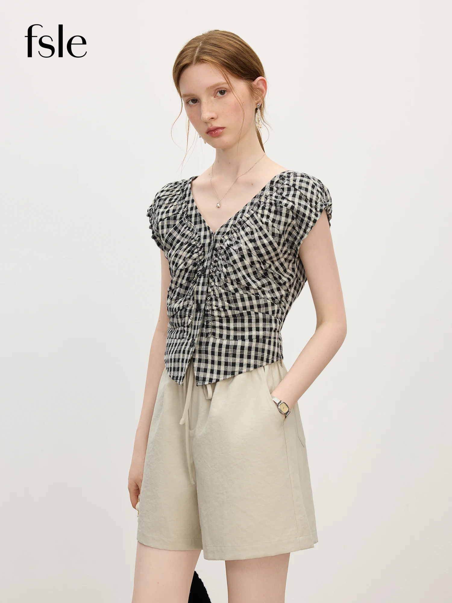 FSLE Summer 2025 Women's Cropped V-Neck Shirt - Youthful Allure Check Print Cotton-Touch Top for Resort and Urban
FSLE Summer 2025 Women's Cropped V-Neck Shirt - Youthful Allure Check Print Cotton-Touch Top for Resort and Urban