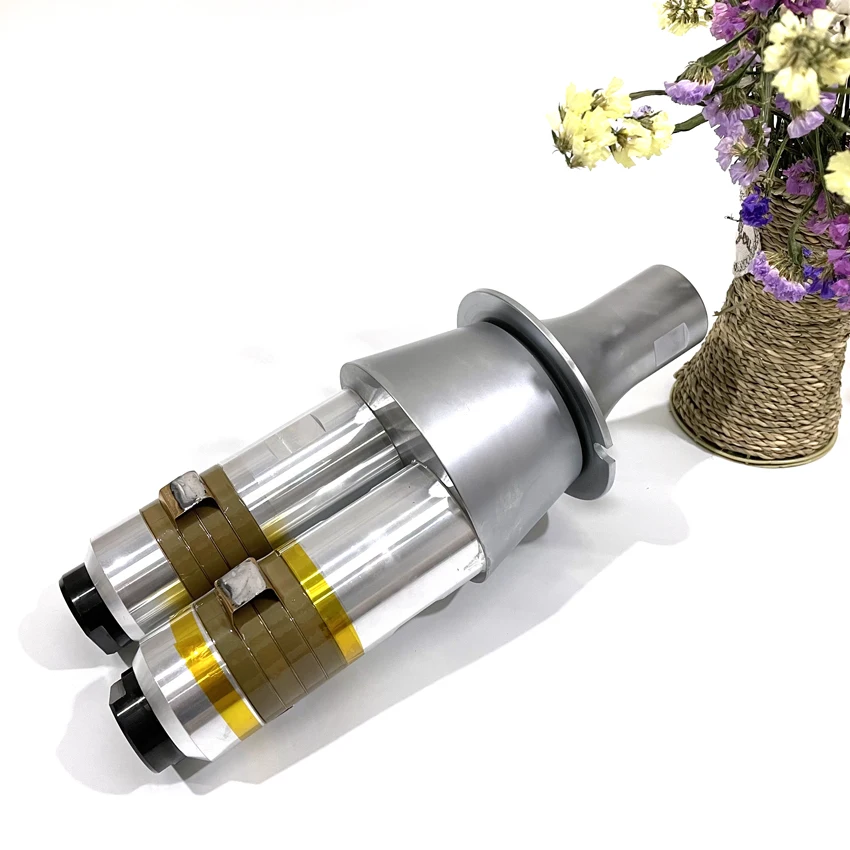 Ультразвуковой сонотрод высокой мощности 4200 Вт 15 кГц для твердого пластикового материала
Ультразвуковой сонотрод высокой мощности 4200 Вт 15 кГц для твердого пластикового материала