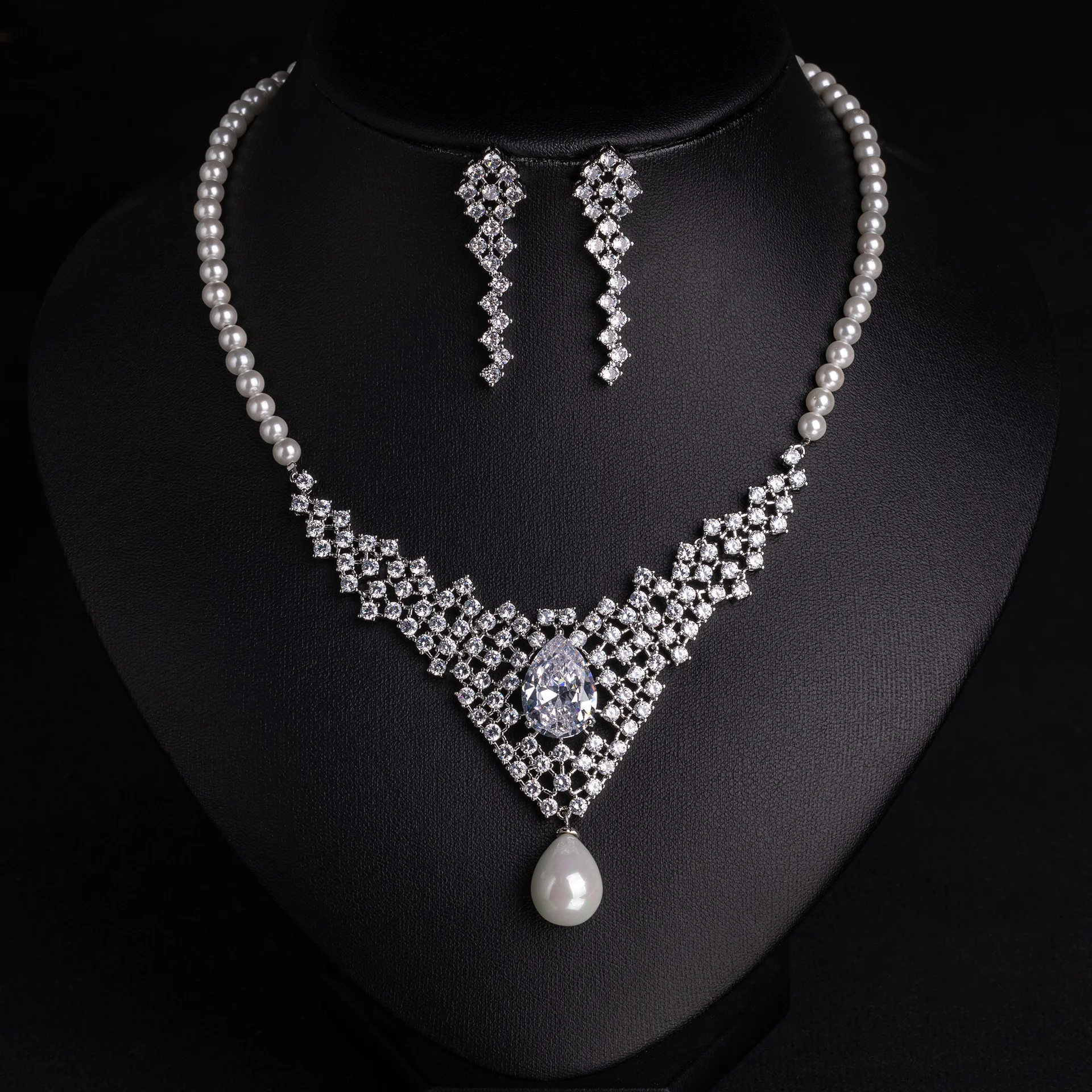 2026 Hot Fashion Necklace, Water Drop Zircon Spliced Pearl Clavicle Chain, Light Luxury High Grade Versatile Jewelry for Women
2026 Hot Fashion Necklace, Water Drop Zircon Spliced Pearl Clavicle Chain, Light Luxury High Grade Versatile Jewelry for Women