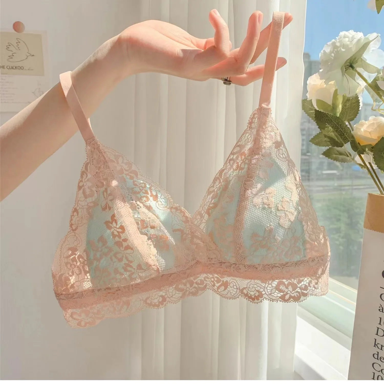 Sexy Thin Summer Bra for Women Gathered Small Chest Steel Ring Underwear Comfortable Nylon Fabric U-Shape Cup Removable Straps
Sexy Thin Summer Bra for Women Gathered Small Chest Steel Ring Underwear Comfortable Nylon Fabric U-Shape Cup Removable Straps