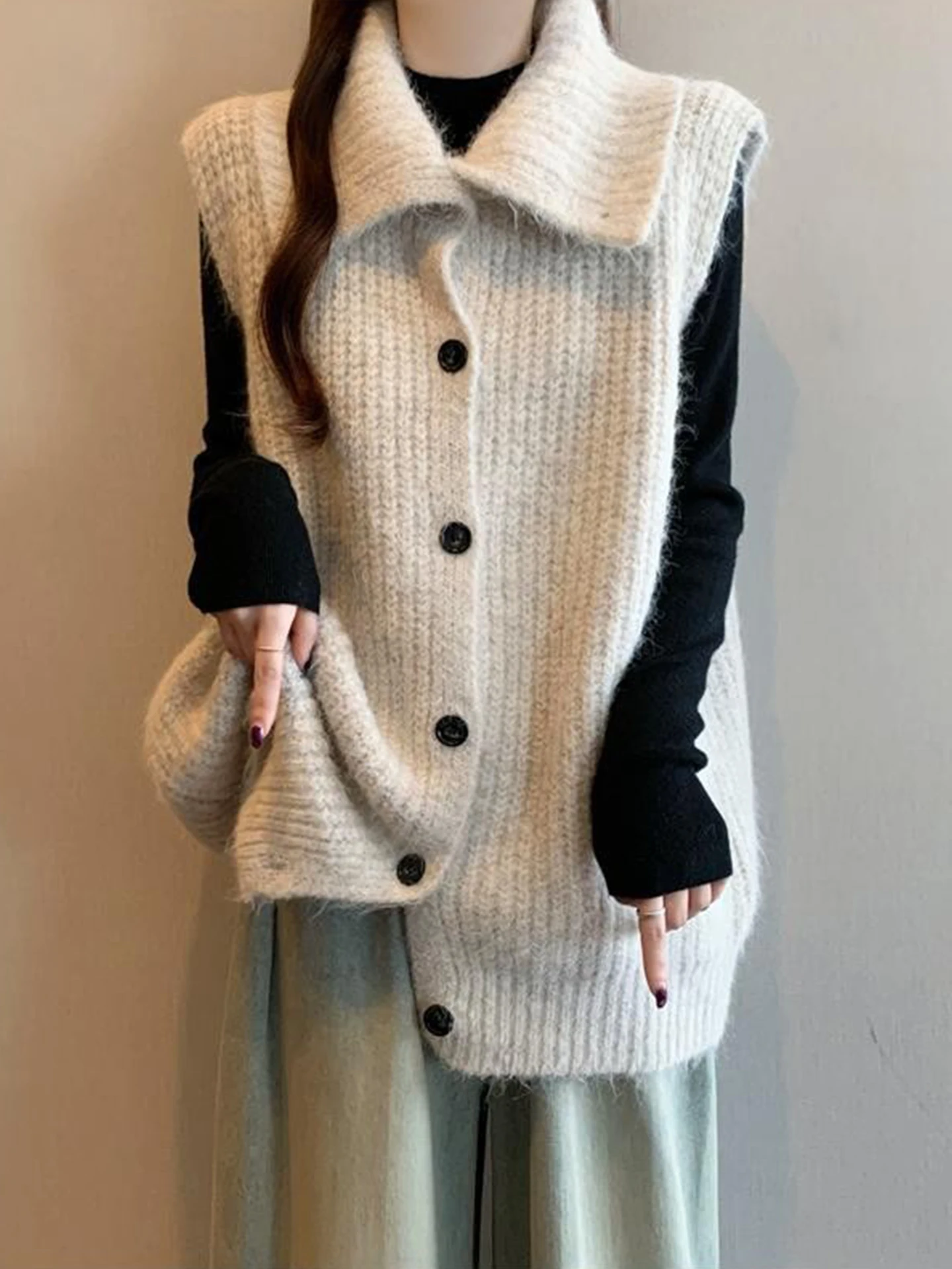 Unique Beautiful High Collar Knitted Vest Cardigan Women's Autumn Winter plus Size Loose Lazy Sle Svel Sweater Vest
Unique Beautiful High Collar Knitted Vest Cardigan Women's Autumn Winter plus Size Loose Lazy Sle Svel Sweater Vest
