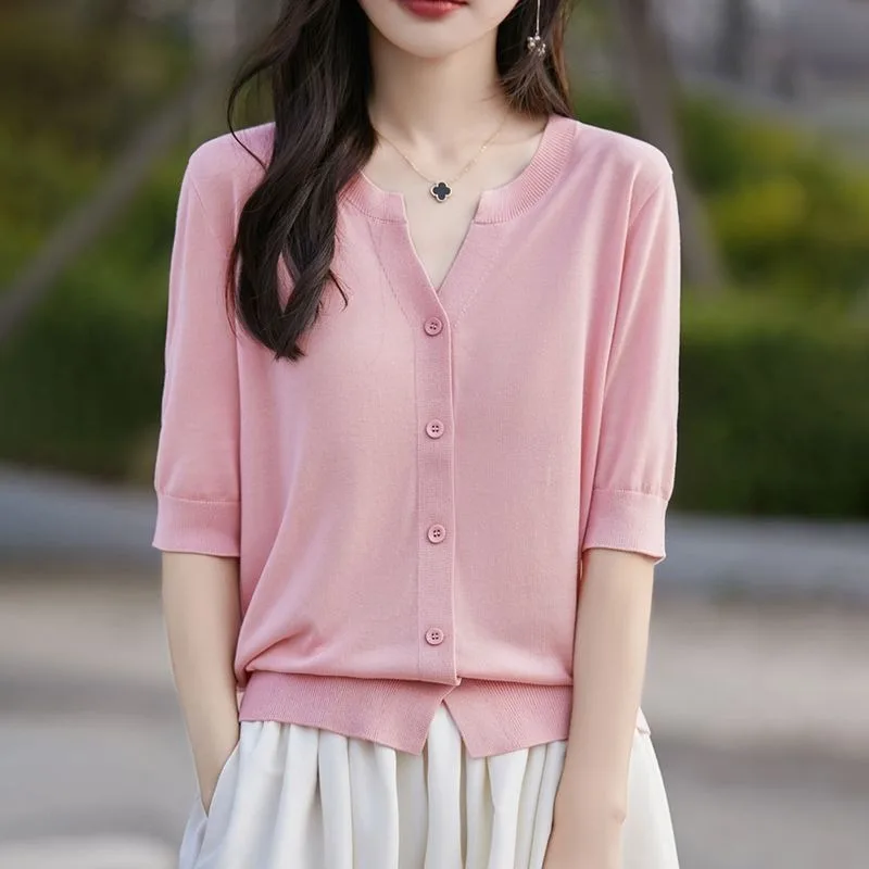 Women's V-Neck Half Button-Down Three-Quarter Sleeve Knit Top Loose Fit Casual Commute TopYY247
Women's V-Neck Half Button-Down Three-Quarter Sleeve Knit Top Loose Fit Casual Commute TopYY247