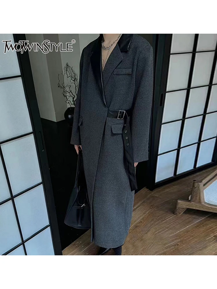 TWOTWINSTYLE однотонный лоскутный повседневный плащ с карманами для женщин, свободные шикарные пальто с лацканами и длинными рукавами, с поясом, женская мода, новинка
TWOTWINSTYLE однотонный лоскутный повседневный плащ с карманами для женщин, свободные шикарные пальто с лацканами и длинными рукавами, с поясом, женская мода, новинка