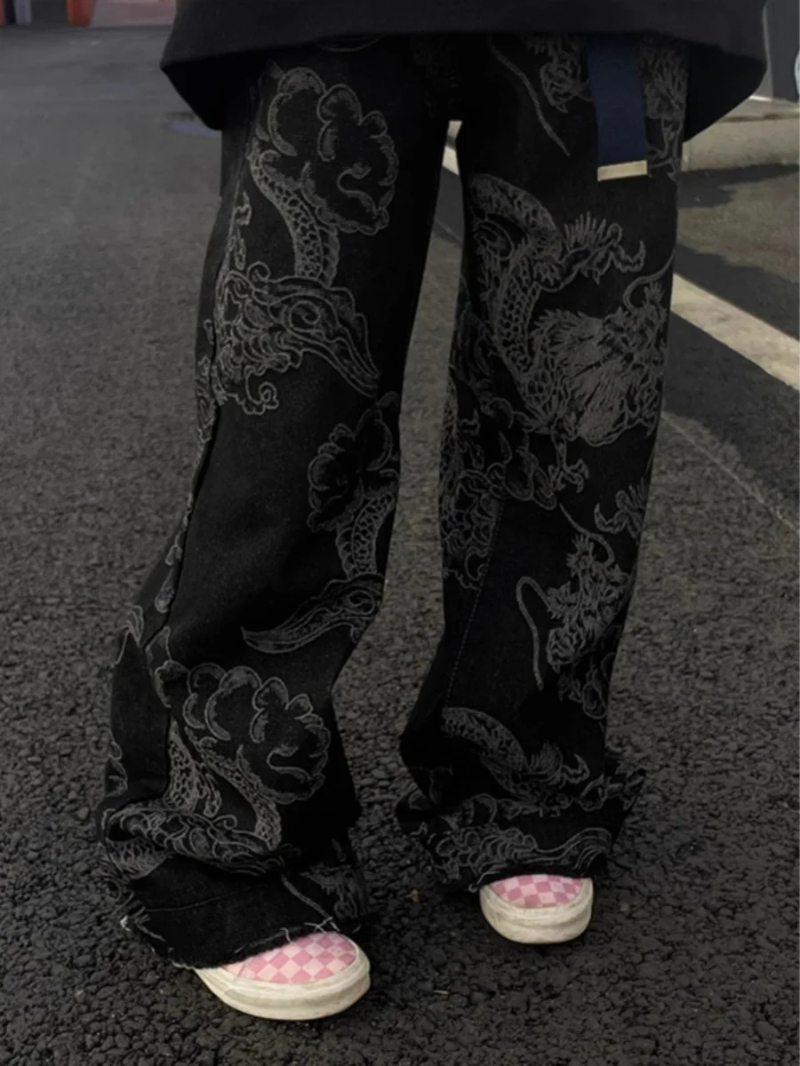 Новые летние китайские прямые мужские свободные широкие джинсы с принтом дракона, повседневные удобные длинные брюки
Новые летние китайские прямые мужские свободные широкие джинсы с принтом дракона, повседневные удобные длинные брюки