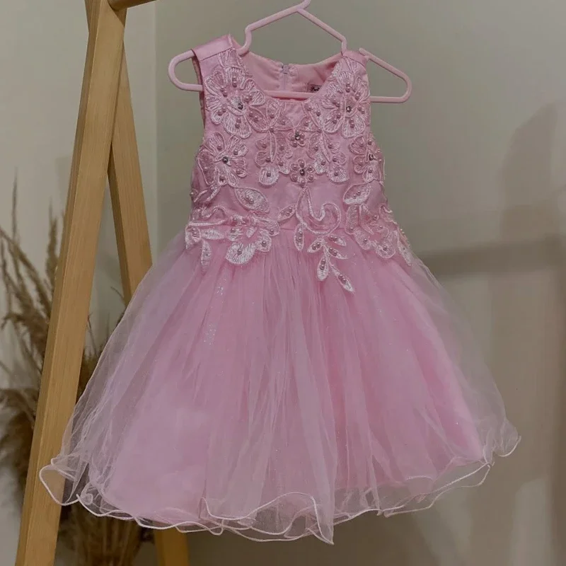 Custom Flower Girl Dress for Wedding First Christmas Party with Sleeveless Floral Lace Appliques and Glitter Tulle Skirt
Custom Flower Girl Dress for Wedding First Christmas Party with Sleeveless Floral Lace Appliques and Glitter Tulle Skirt