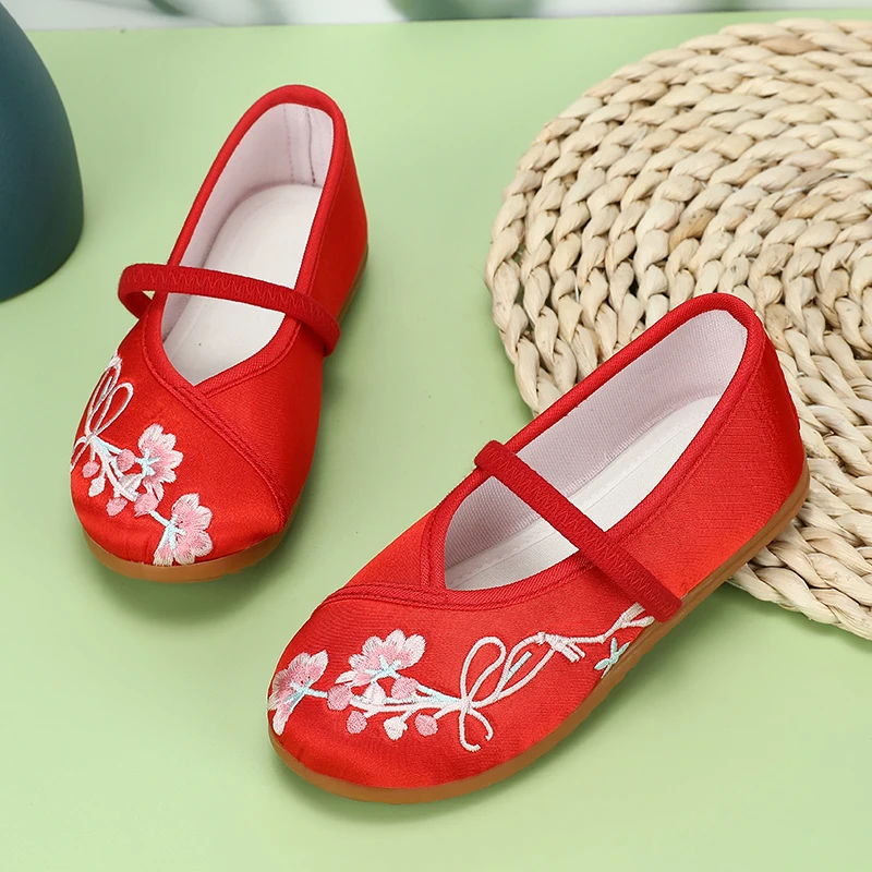 Новинка 2023 года, легкая модная удобная повседневная обувь, универсальная уличная противоскользящая амортизирующая обувь на плоской подошве для девочек, размеры 25-36 
Новинка 2023 года, легкая модная удобная повседневная обувь, универсальная уличная противоскользящая амортизирующая обувь на плоской подошве для девочек, размеры 25-36