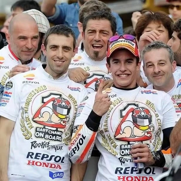 2013 GP Championship Marquis Мотоциклетная футболка для Honda Мужской гоночный костюм для верховой езды Дышащая износостойкая мото одежда
2013 GP Championship Marquis Мотоциклетная футболка для Honda Мужской гоночный костюм для верховой езды Дышащая износостойкая мото одежда