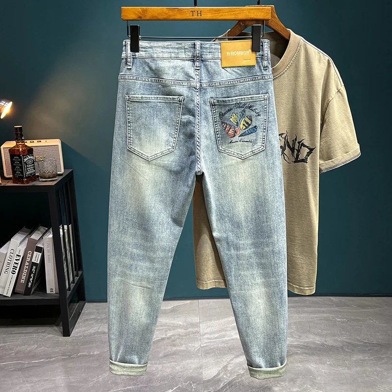 LB8068 Tide graffiti print jeans men Slim small feet summer new light-coloured patch holes elastic nine-minute trousers
LB8068 Tide graffiti print jeans men Slim small feet summer new light-coloured patch holes elastic nine-minute trousers