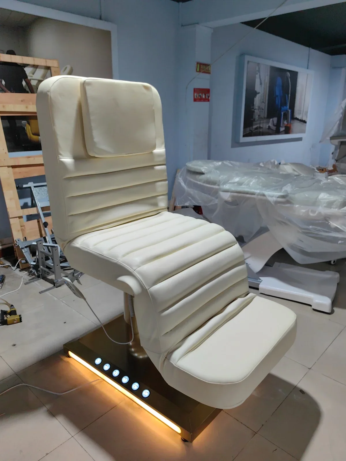 Массажная кровать с теплым белым
Массажная кровать с теплым белым