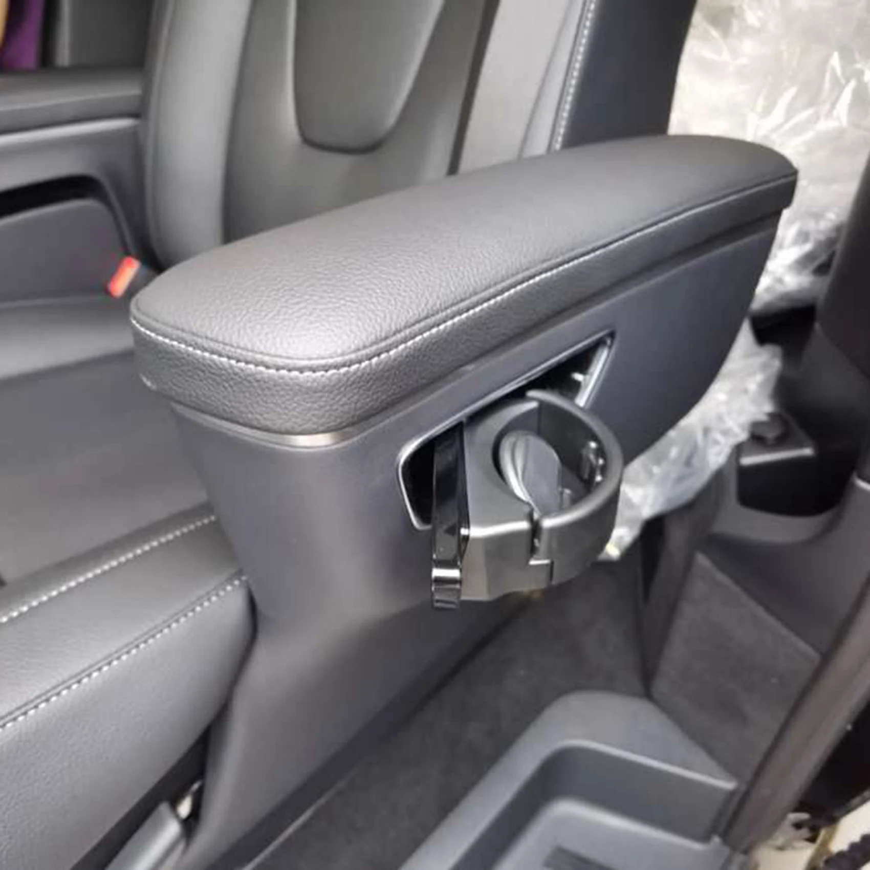 Car Front 1Rd Row Cup Holder Drink Holder For Mercedes Benz W447 Vito V-Class 2015-2020 A0998101003 Front
Car Front 1Rd Row Cup Holder Drink Holder For Mercedes Benz W447 Vito V-Class 2015-2020 A0998101003 Front
