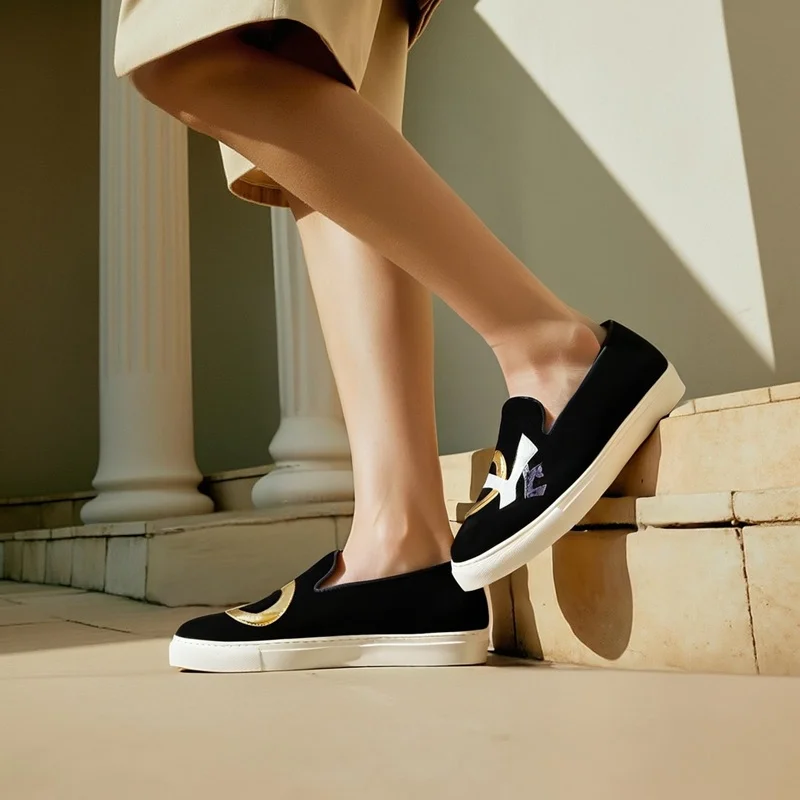 Piergitar Black Velvet With Handmade "LOVE" Letters Design Patent Leather Men's Sneakers Luxury Brand CL Same Model Low-Top Shoe
Piergitar Black Velvet With Handmade "LOVE" Letters Design Patent Leather Men's Sneakers Luxury Brand CL Same Model Low-Top Shoe