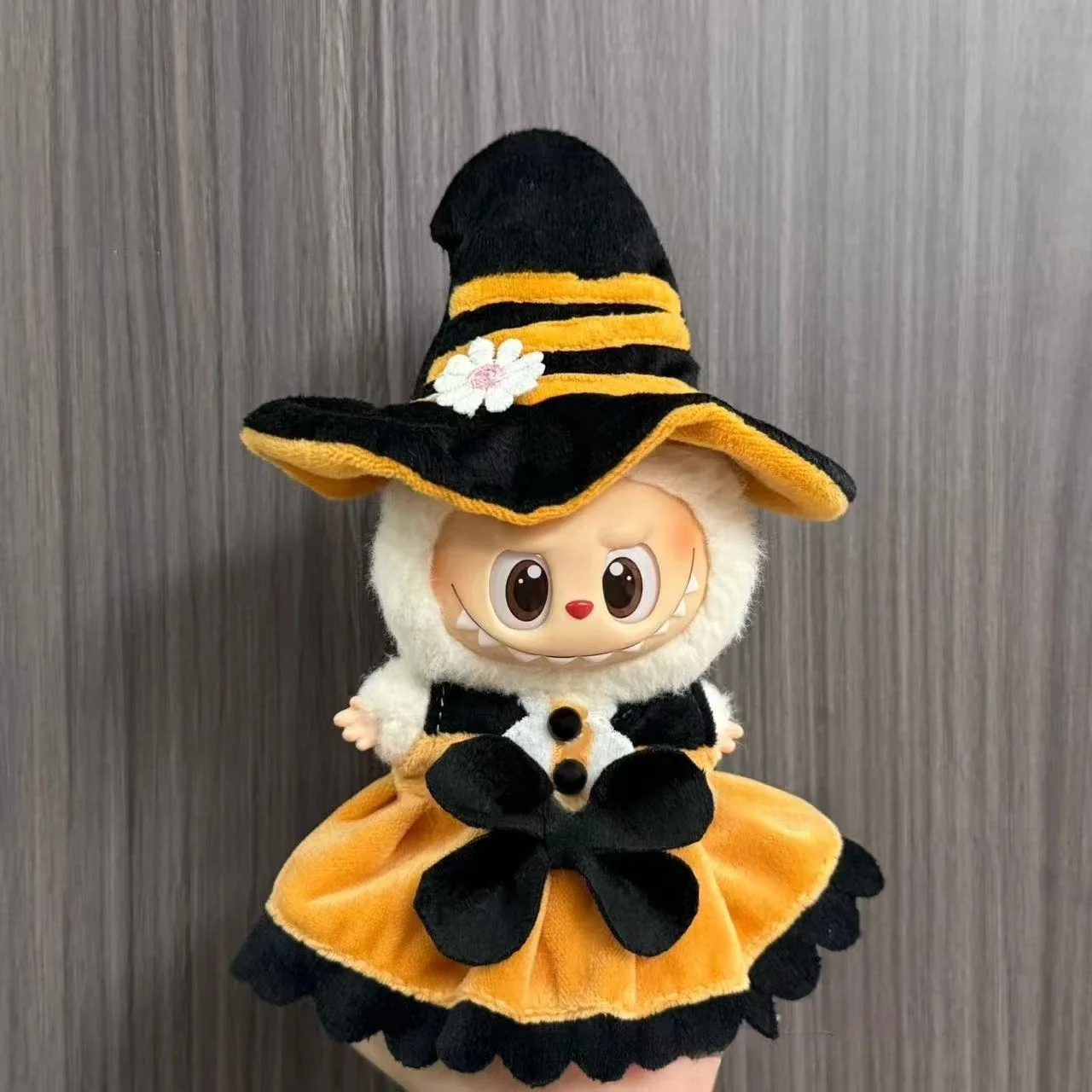 (No doll) Suitable for 17cm Labubu clothes Halloween Witch costume, fashionable outfits and Halloween holiday doll dress
(No doll) Suitable for 17cm Labubu clothes Halloween Witch costume, fashionable outfits and Halloween holiday doll dress