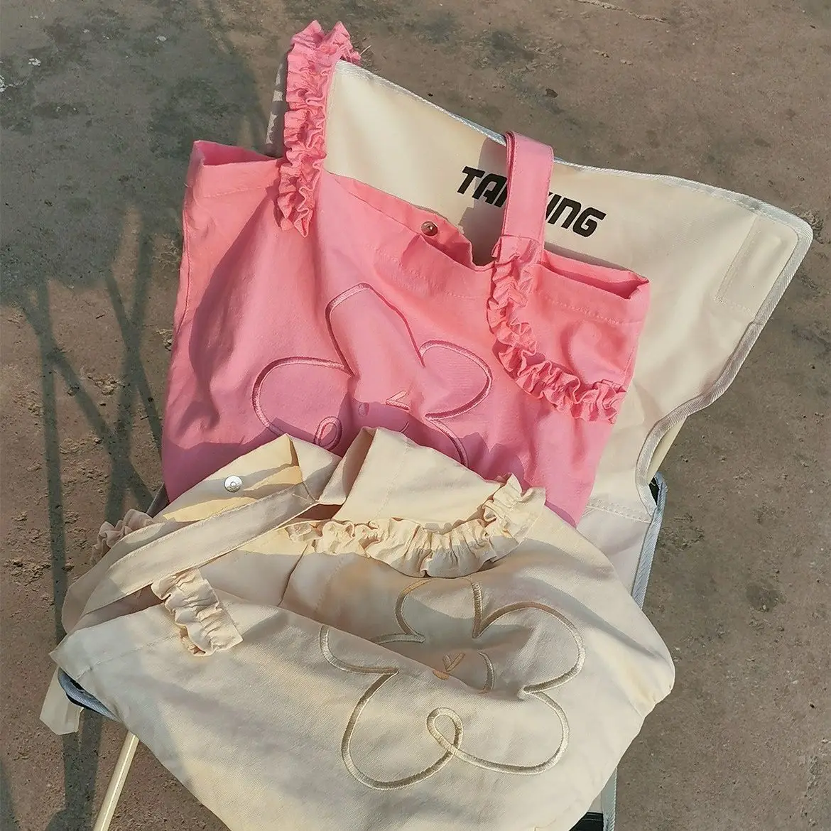 Love embroidered canvas bag ins student rose powder letter printed shoulder bag simple large capacity shopping bag
Love embroidered canvas bag ins student rose powder letter printed shoulder bag simple large capacity shopping bag