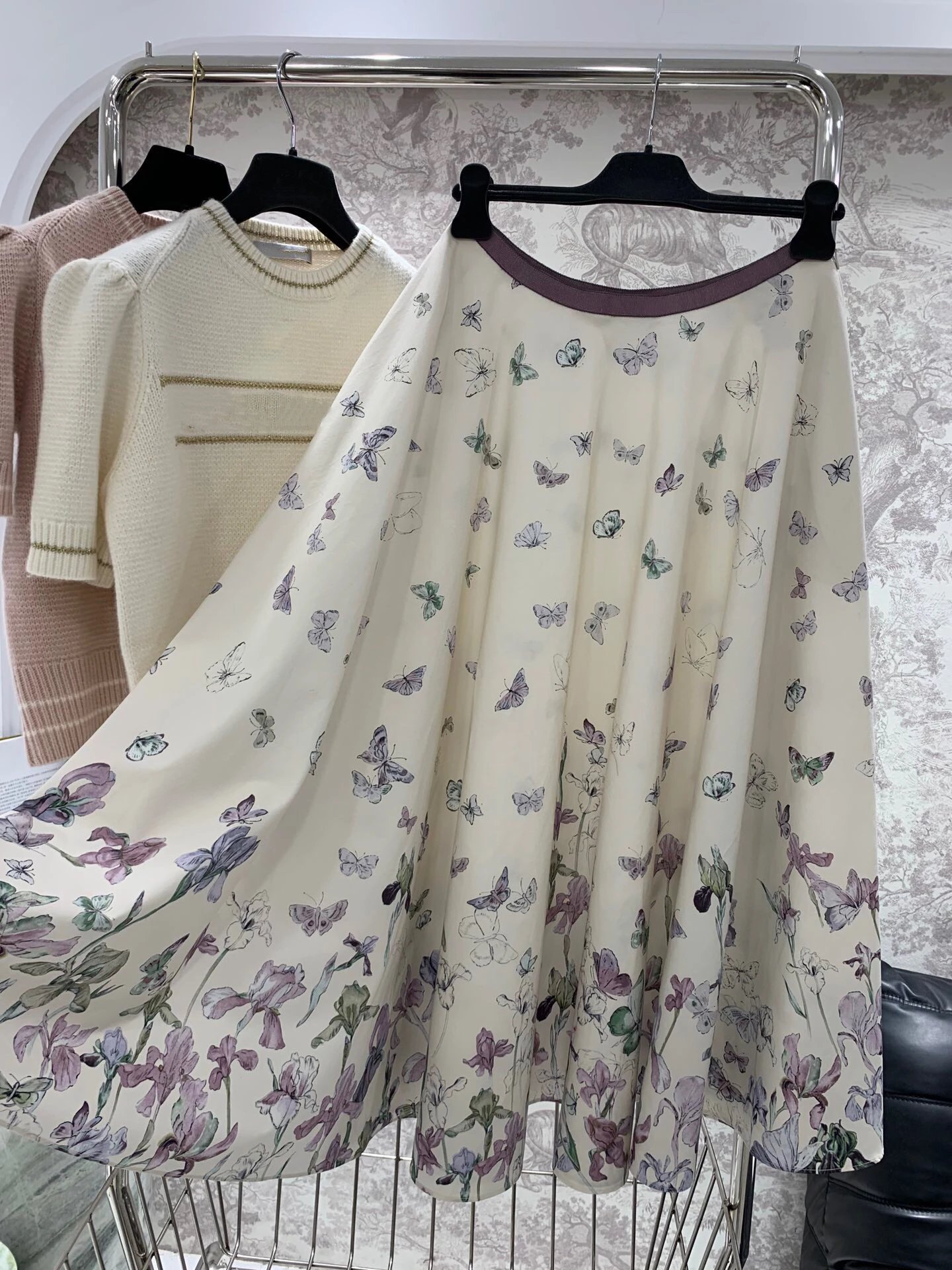 High Quality Silk Skirt Fashion Women's Beige Chiffon Skirt Elegant Ladies Printed Midi Skirt
High Quality Silk Skirt Fashion Women's Beige Chiffon Skirt Elegant Ladies Printed Midi Skirt
