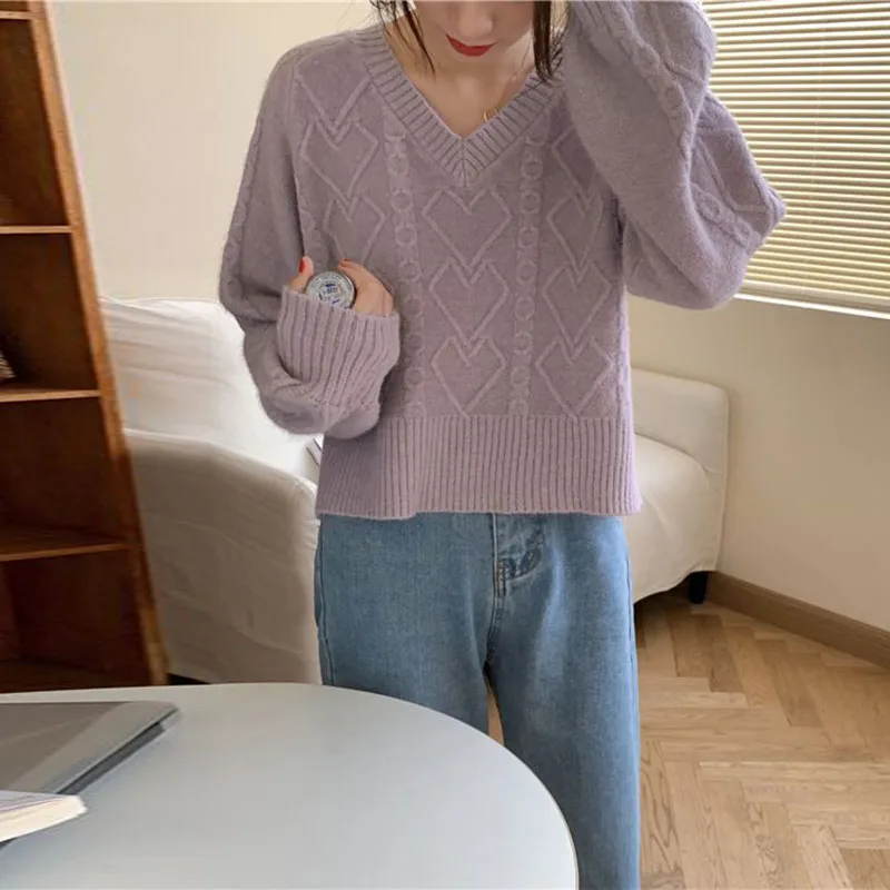 2023 New Autumn Winter Fashion Women Sweater Preppy Style Stripe Simple Knit Sweater Loose V-Neck Elegant Short Pullover Sweater
2023 New Autumn Winter Fashion Women Sweater Preppy Style Stripe Simple Knit Sweater Loose V-Neck Elegant Short Pullover Sweater