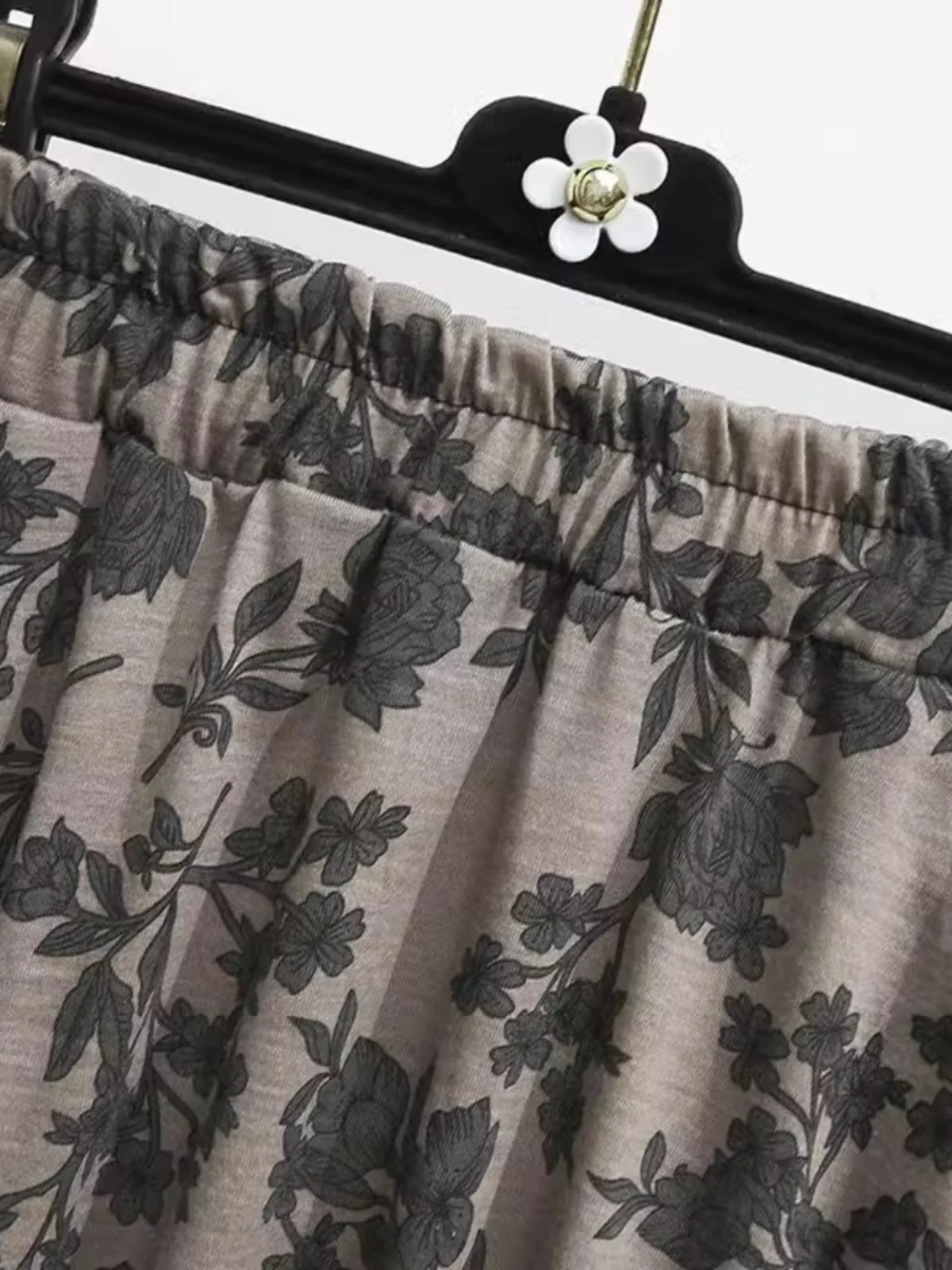 Cotton Blend Floral Print A-Line Midi Skirt Women's Summer Fashion Loose Fit Slimming Skirt Elegant Drapey Style by Yang Jing
Cotton Blend Floral Print A-Line Midi Skirt Women's Summer Fashion Loose Fit Slimming Skirt Elegant Drapey Style by Yang Jing