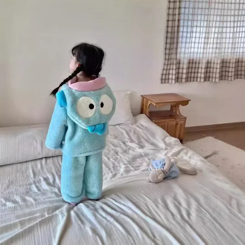 Sanrio Hangyodon детский коралловый бархатный костюм с героями мультфильмов, удобные хлопковые бархатные однотонные брюки с длинными рукавами, костюм из двух предметов
Sanrio Hangyodon детский коралловый бархатный костюм с героями мультфильмов, удобные хлопковые бархатные однотонные брюки с длинными рукавами, костюм из двух предметов