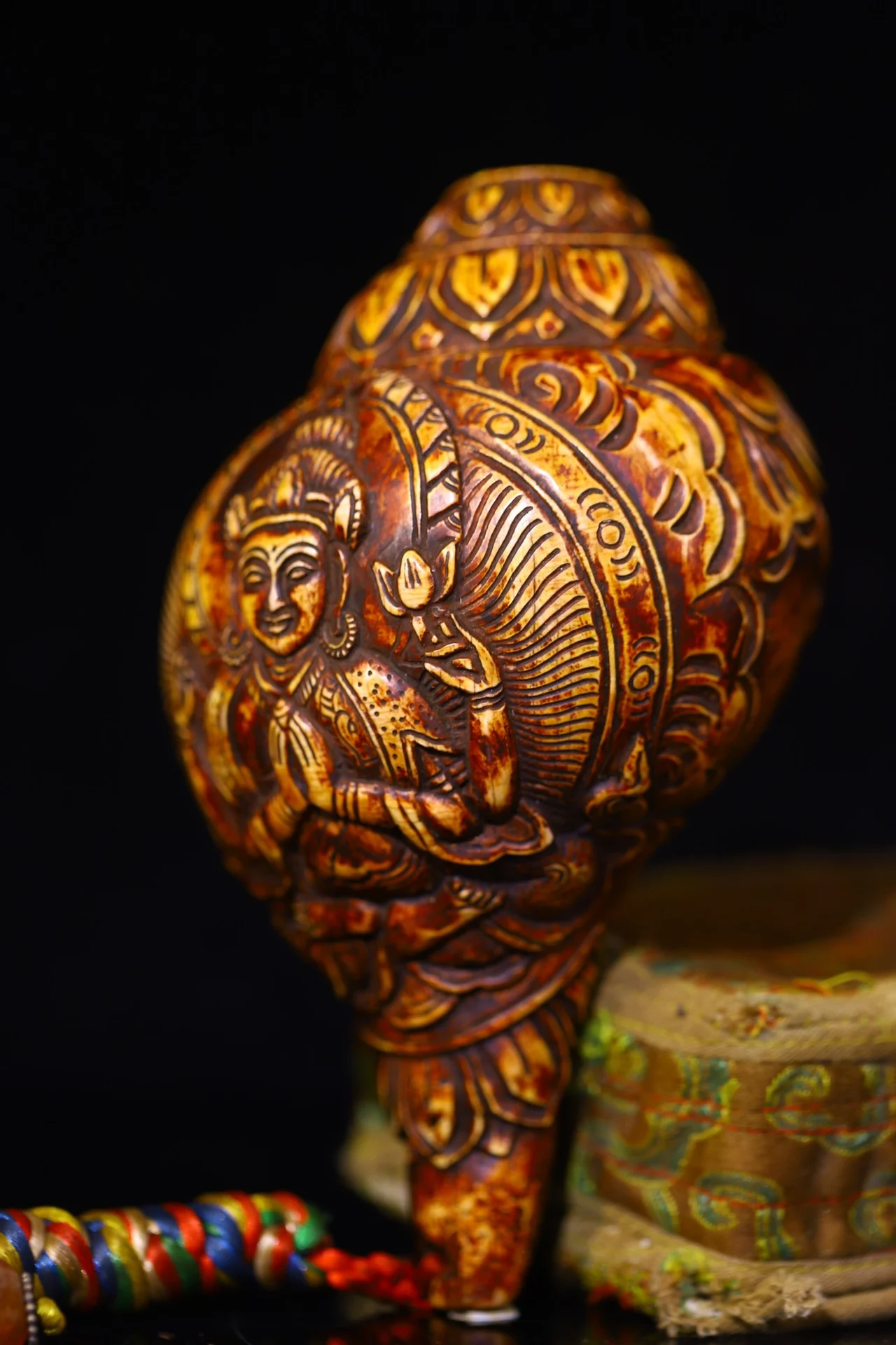 7"Tibetan Temple Collection Old Natural Conch Cinnabar Four armed Guanyin Buddha Conch Pendant Amulet Worship Hall Town house
7"Tibetan Temple Collection Old Natural Conch Cinnabar Four armed Guanyin Buddha Conch Pendant Amulet Worship Hall Town house
