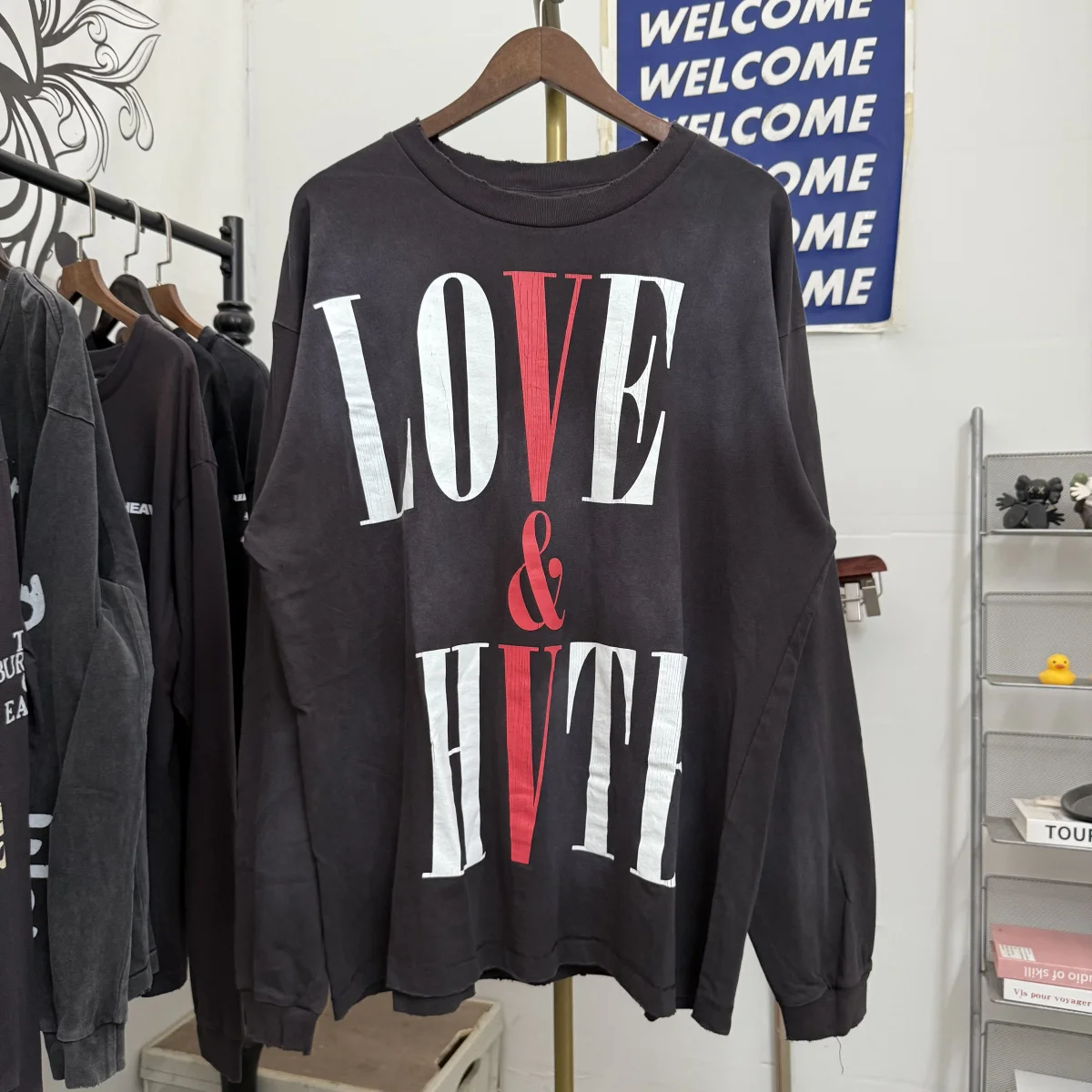 Длинная футболка с принтом в стиле ретро, мужская свободная повседневная футболка Sle Saint Collaborative LOVEHATE High Street Sle
Длинная футболка с принтом в стиле ретро, мужская свободная повседневная футболка Sle Saint Collaborative LOVEHATE High Street Sle