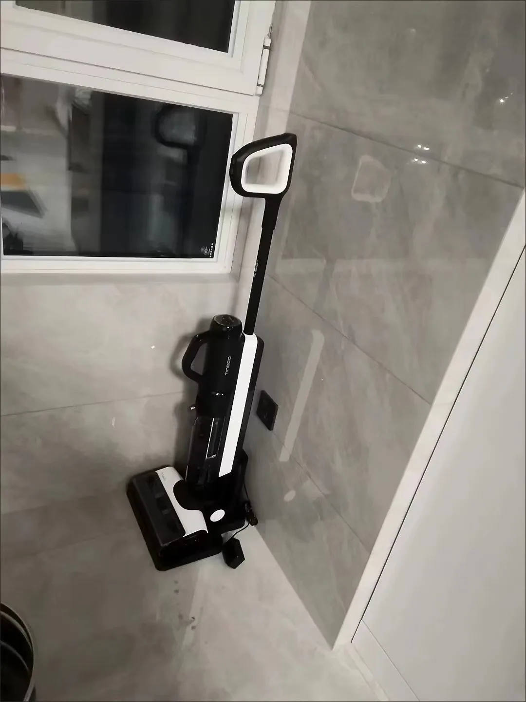 Powerful Suction Vacuum Cleaner 3 Modes Large Dustbin Dual Handle Wall Mount Design
Powerful Suction Vacuum Cleaner 3 Modes Large Dustbin Dual Handle Wall Mount Design