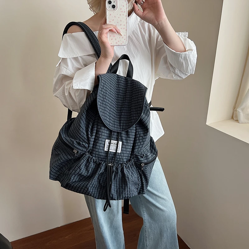 Клетчатый нейлоновый модный рюкзак, однотонный плиссированный шнурок, большая вместительная универсальная повседневная сумка, лидер продаж, сумки для женщин Mochila
Клетчатый нейлоновый модный рюкзак, однотонный плиссированный шнурок, большая вместительная универсальная повседневная сумка, лидер продаж, сумки для женщин Mochila