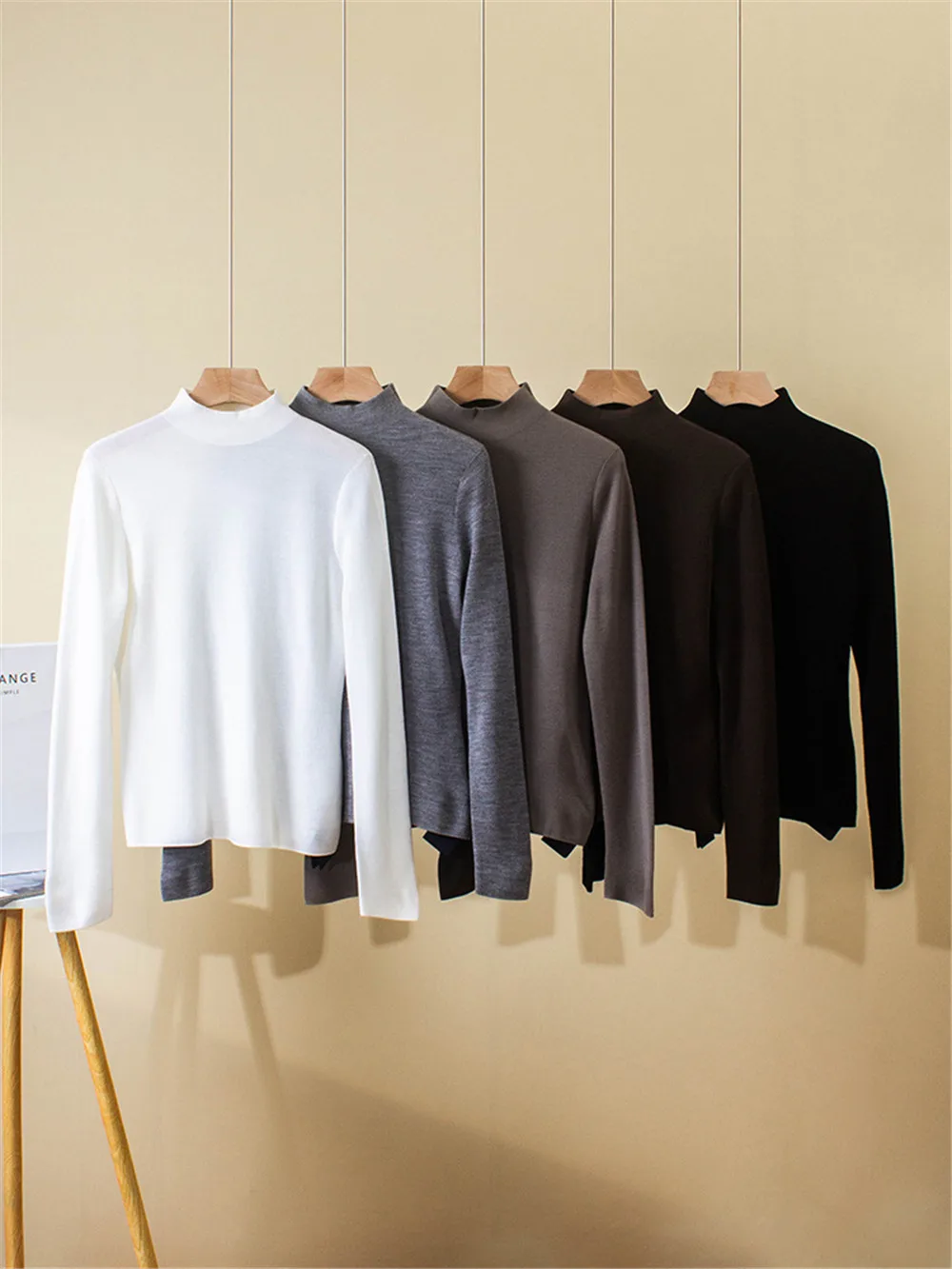 Spring And Summer New Stand-up Collar Wool Undershirt Pullover Knitted Women Long Sleeved Top
Spring And Summer New Stand-up Collar Wool Undershirt Pullover Knitted Women Long Sleeved Top