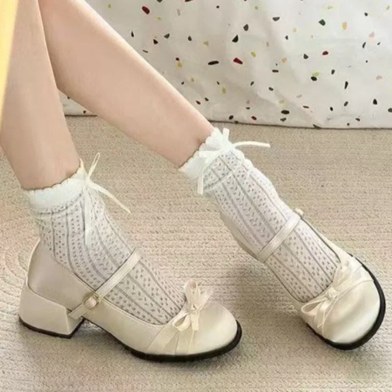 Autumn New Round Toe Shallow Mouth Bow Strap Kitten Heel Shoes Silk Block Heel Single Shoes
Autumn New Round Toe Shallow Mouth Bow Strap Kitten Heel Shoes Silk Block Heel Single Shoes