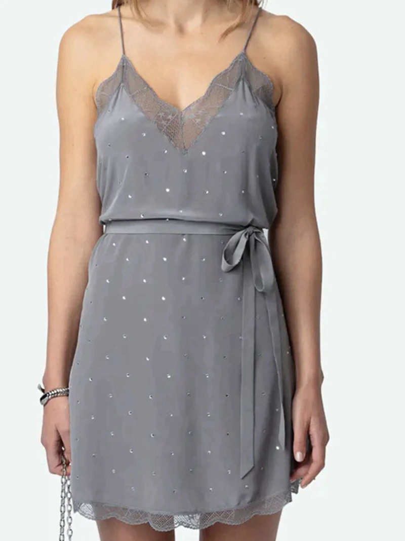 Grey camisole dress 2025 summer high-end casual full body rhinestone lace V-neck camisole backless mid length skirt
Grey camisole dress 2025 summer high-end casual full body rhinestone lace V-neck camisole backless mid length skirt
