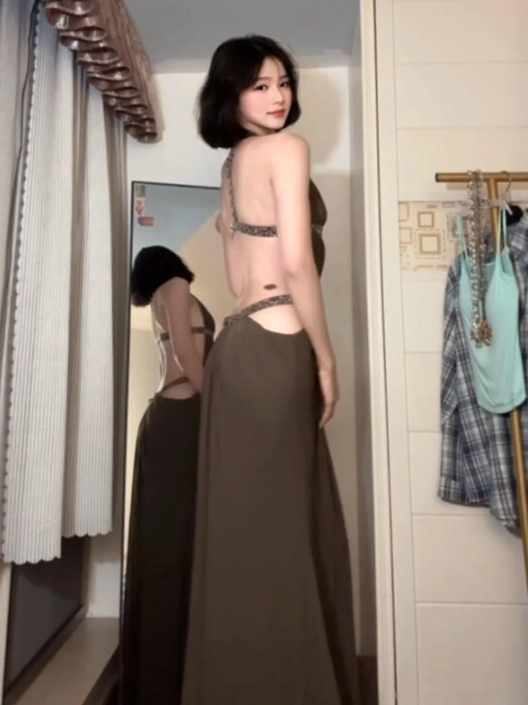 Sexy Backless Slim Fit Long Dress Sister Style Summer Fashion Design Sensual Waist Cinching Bodycon Skirt Casual City Walk
Sexy Backless Slim Fit Long Dress Sister Style Summer Fashion Design Sensual Waist Cinching Bodycon Skirt Casual City Walk