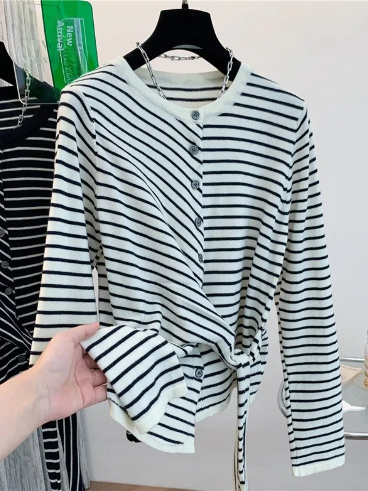 Irregular Color Block Striped Knitwear Long Sleeve Women's Autumn Design Soft round Neck Belted Waist Sweater Top
Irregular Color Block Striped Knitwear Long Sleeve Women's Autumn Design Soft round Neck Belted Waist Sweater Top