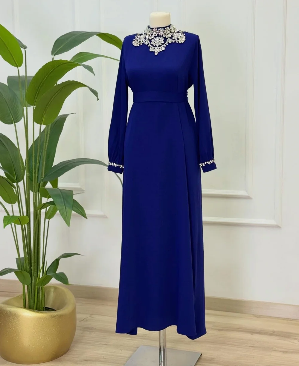 Customized Glitter Women Elegant Dress High Collar Rhinestone A-line Long Dresses Bespoke Occasion Elegant Party Wedding
Customized Glitter Women Elegant Dress High Collar Rhinestone A-line Long Dresses Bespoke Occasion Elegant Party Wedding