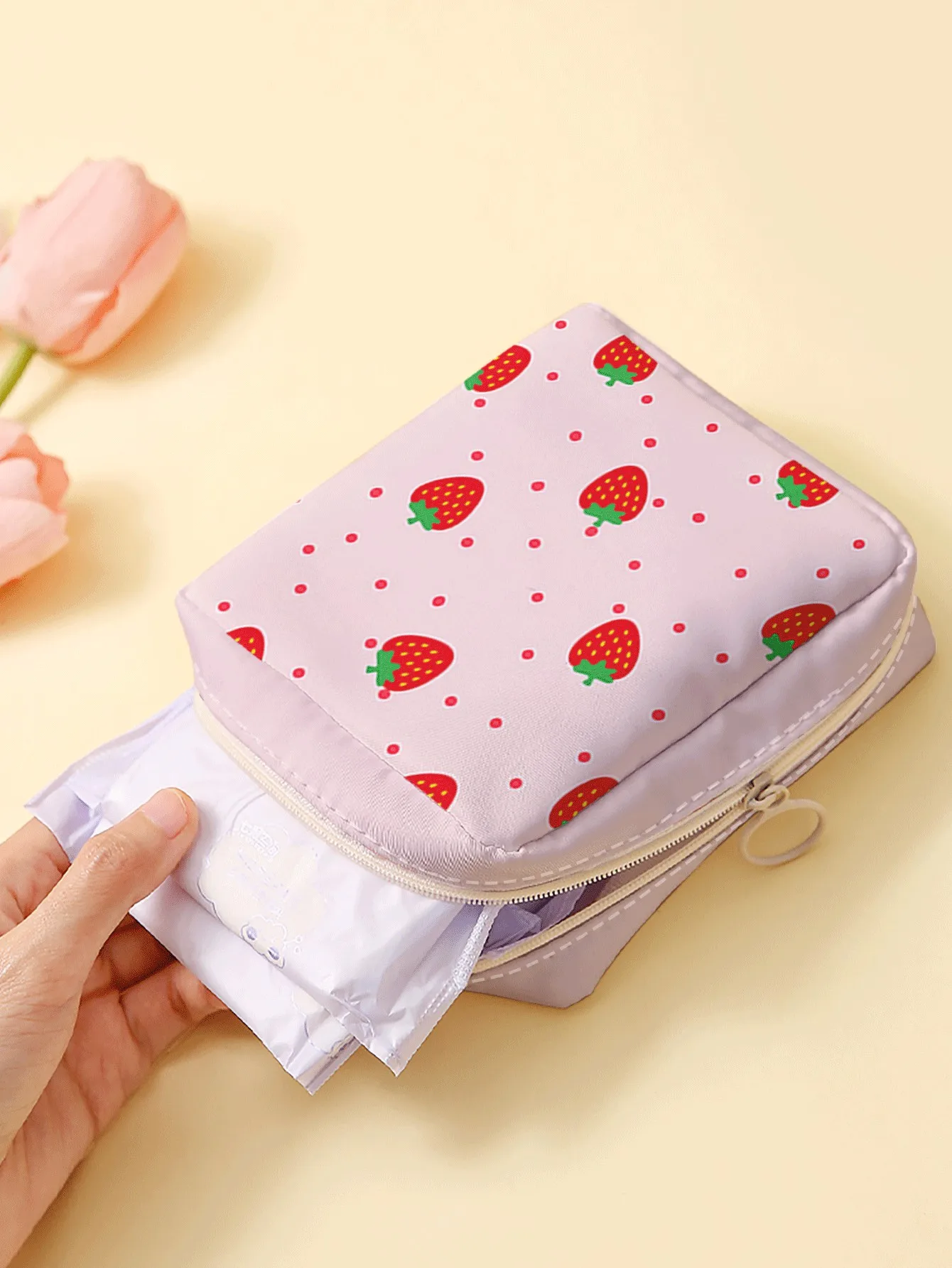 1pc, Strawberry Printed Sanitary Napkin Storage Bag Portable Mini Makeup Pouch suitable for Daily Travel Shopping
1pc, Strawberry Printed Sanitary Napkin Storage Bag Portable Mini Makeup Pouch suitable for Daily Travel Shopping