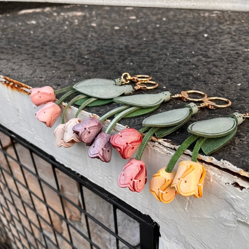 Брелок-подвеска ручной работы из натуральной кожи в форме тюльпана, аксессуар для ключей от машины, искусственный цветок, подарок на Новый год
Брелок-подвеска ручной работы из натуральной кожи в форме тюльпана, аксессуар для ключей от машины, искусственный цветок, подарок на Новый год