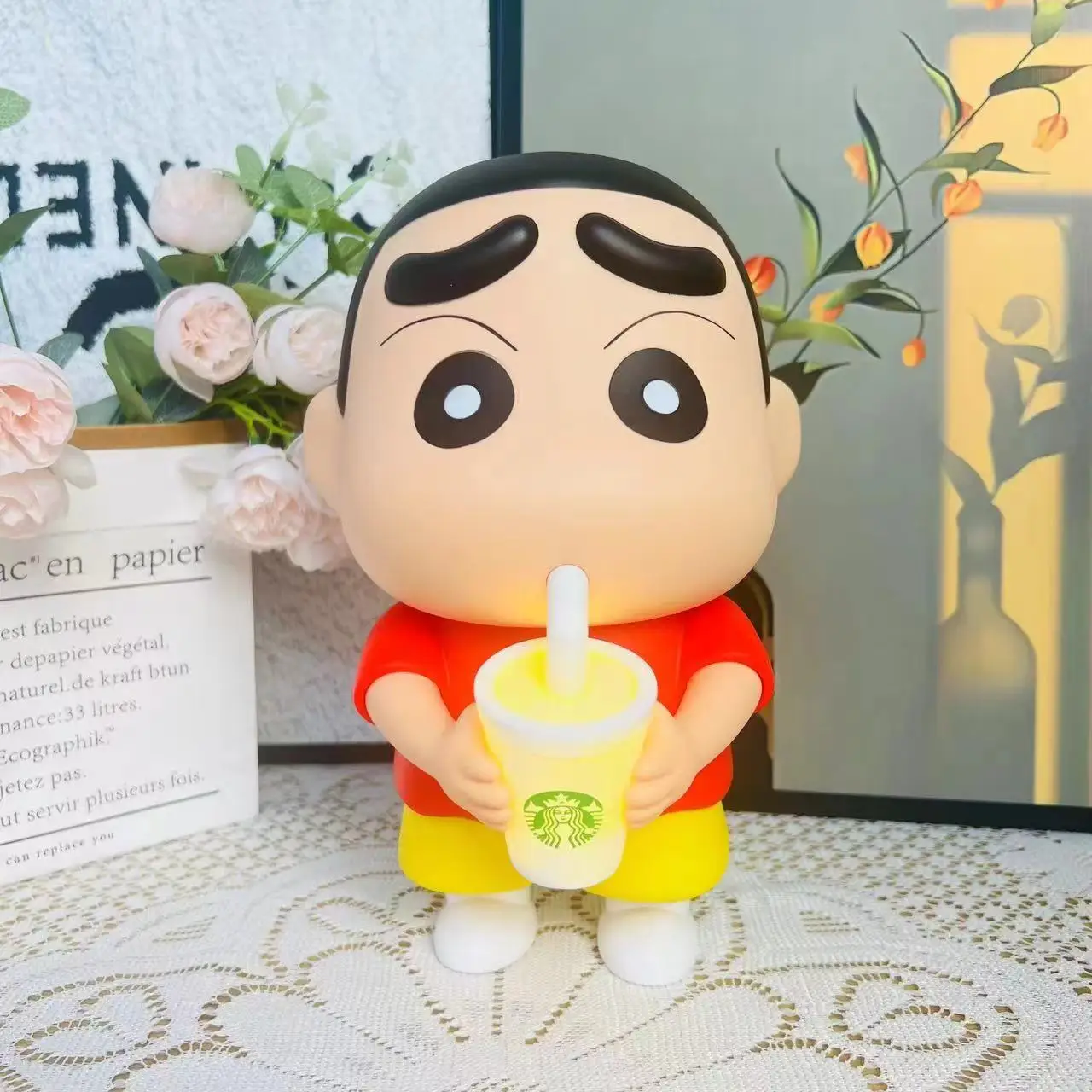 25cm New Crayon Shin-Chan Hands-Doll Noob Anime Figure Vinyl Milk Tea Glowing Cup Desktop Ornaments Living Room Model Toy Gifts
25cm New Crayon Shin-Chan Hands-Doll Noob Anime Figure Vinyl Milk Tea Glowing Cup Desktop Ornaments Living Room Model Toy Gifts
